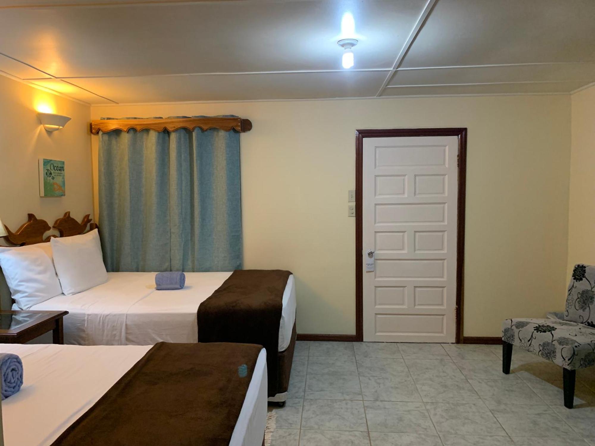 Blue Marlin Beach Resort Dangriga Quarto foto