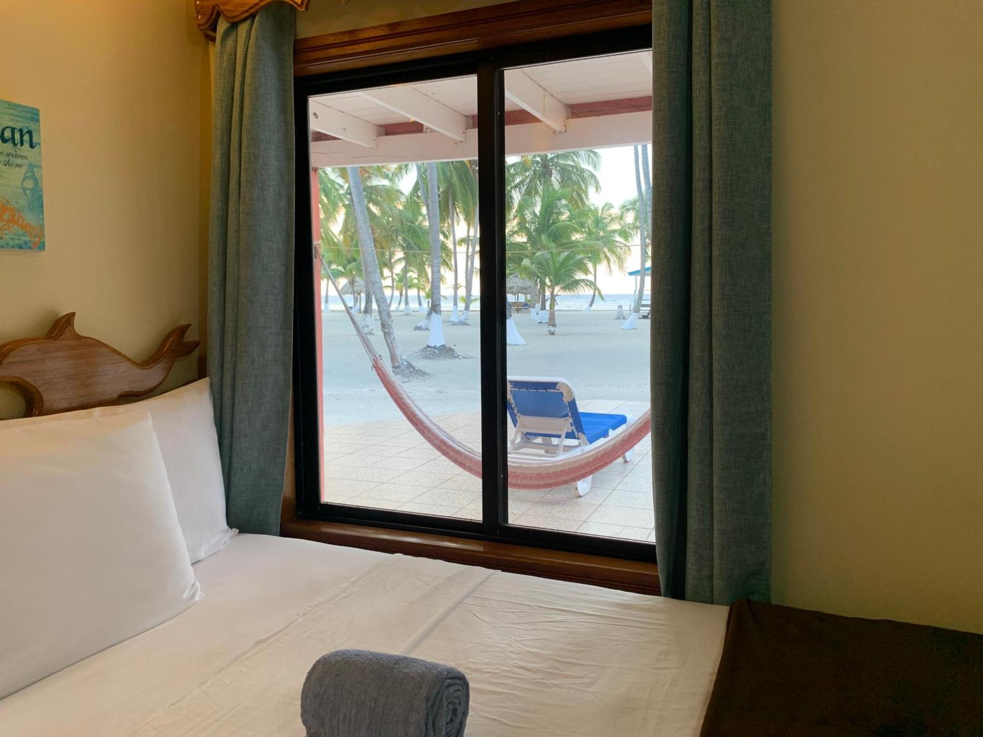 Blue Marlin Beach Resort Dangriga Exterior foto